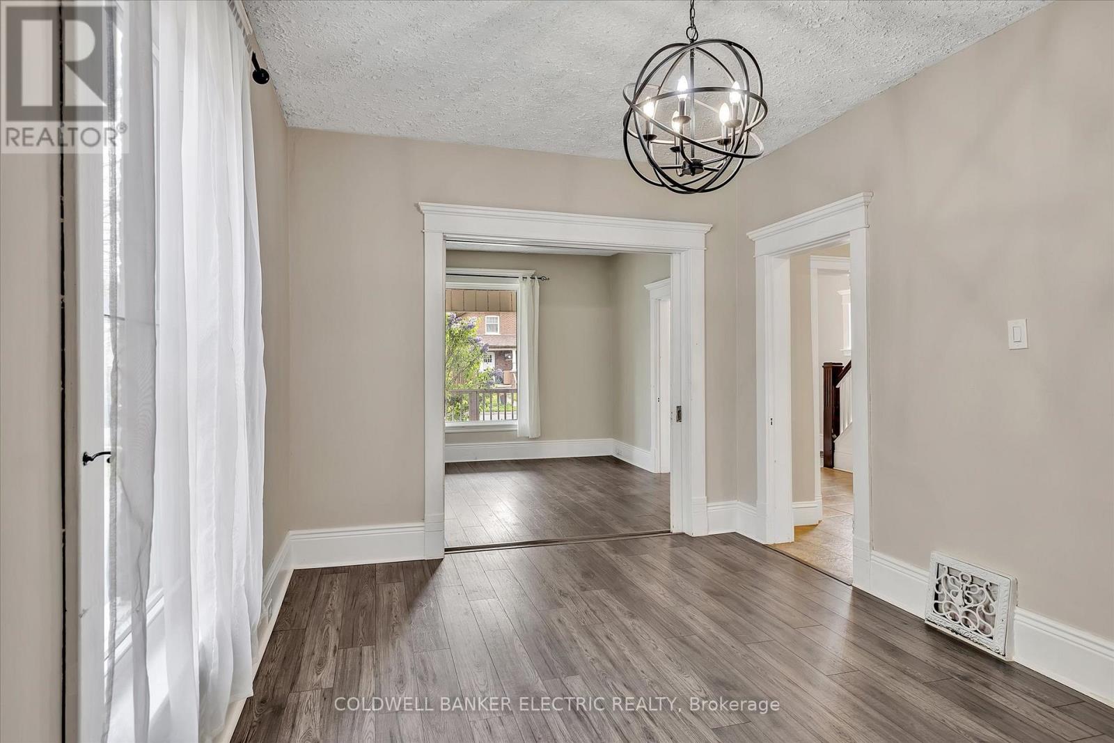 202 Braidwood Avenue, Peterborough South (West), Ontario  K9J 1V1 - Photo 13 - X12202357