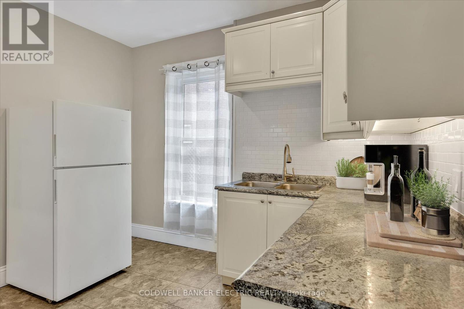 202 Braidwood Avenue, Peterborough South (West), Ontario  K9J 1V1 - Photo 14 - X12202357