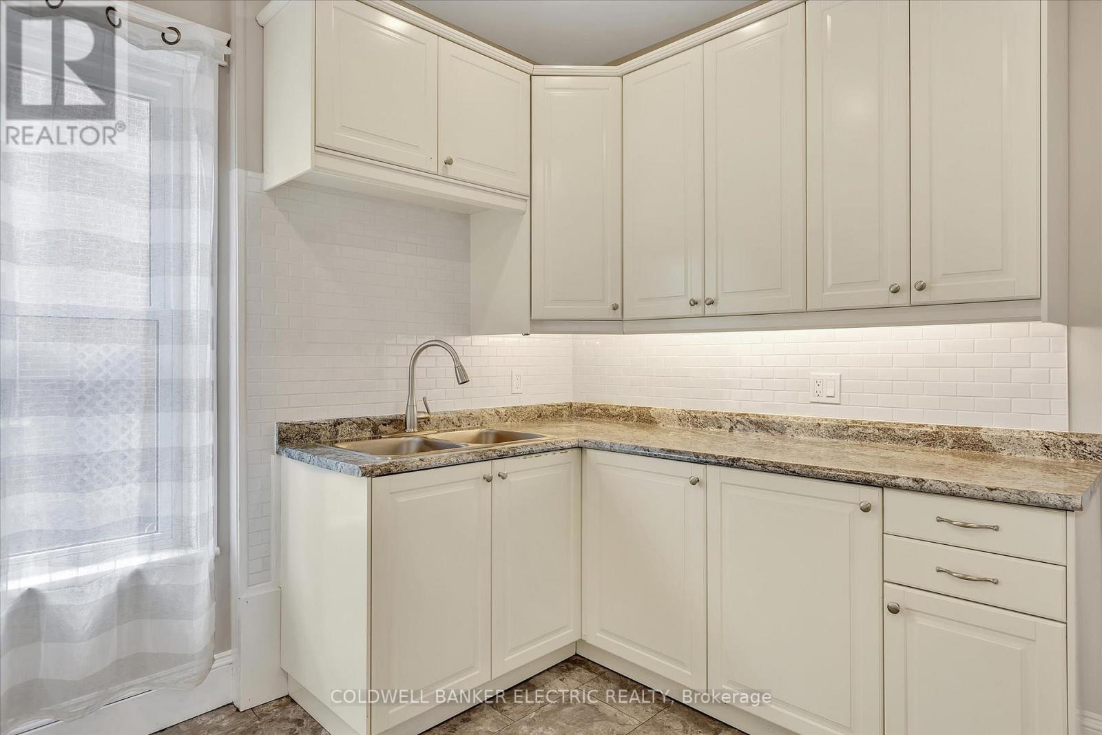202 Braidwood Avenue, Peterborough South (West), Ontario  K9J 1V1 - Photo 17 - X12202357
