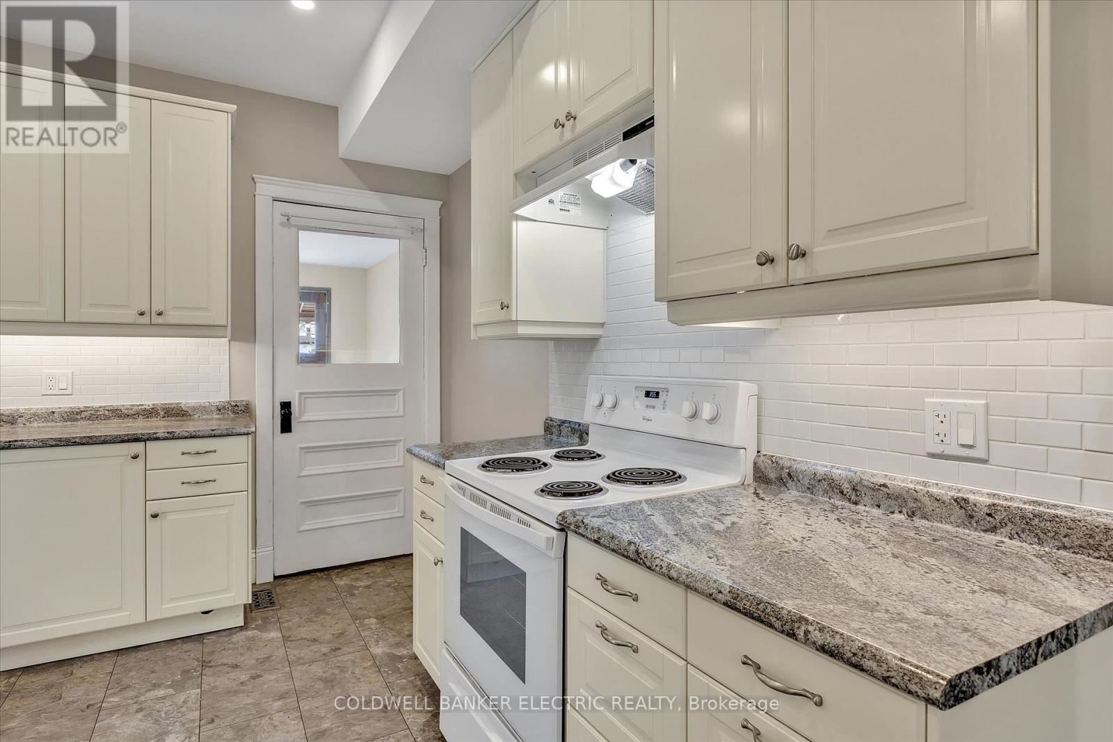 202 Braidwood Avenue, Peterborough South (West), Ontario  K9J 1V1 - Photo 19 - X12202357