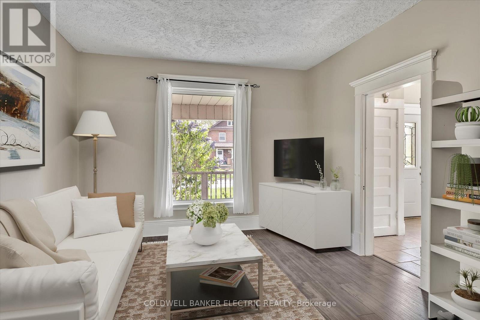 202 Braidwood Avenue, Peterborough South (West), Ontario  K9J 1V1 - Photo 2 - X12202357
