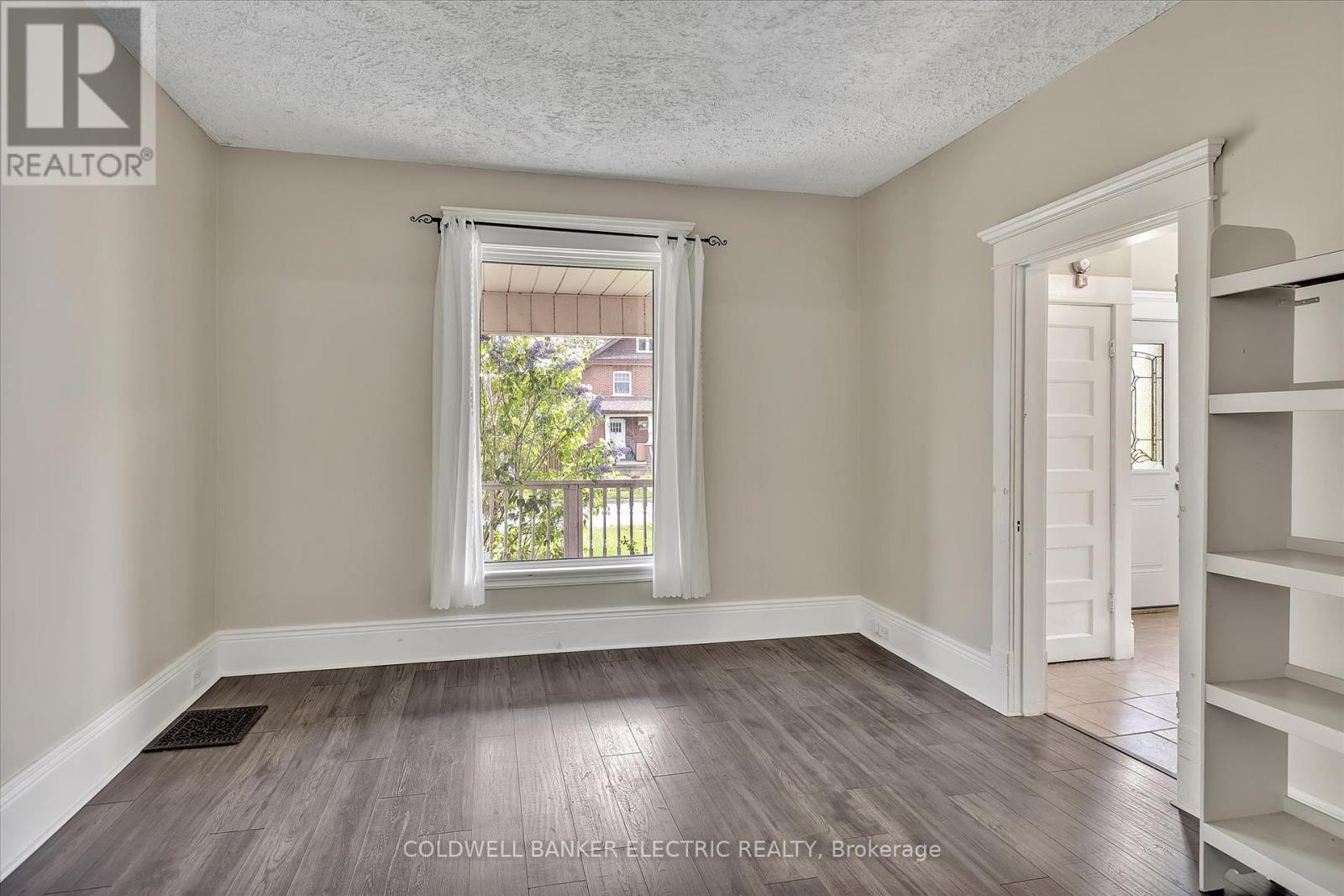 202 Braidwood Avenue, Peterborough South (West), Ontario  K9J 1V1 - Photo 3 - X12202357