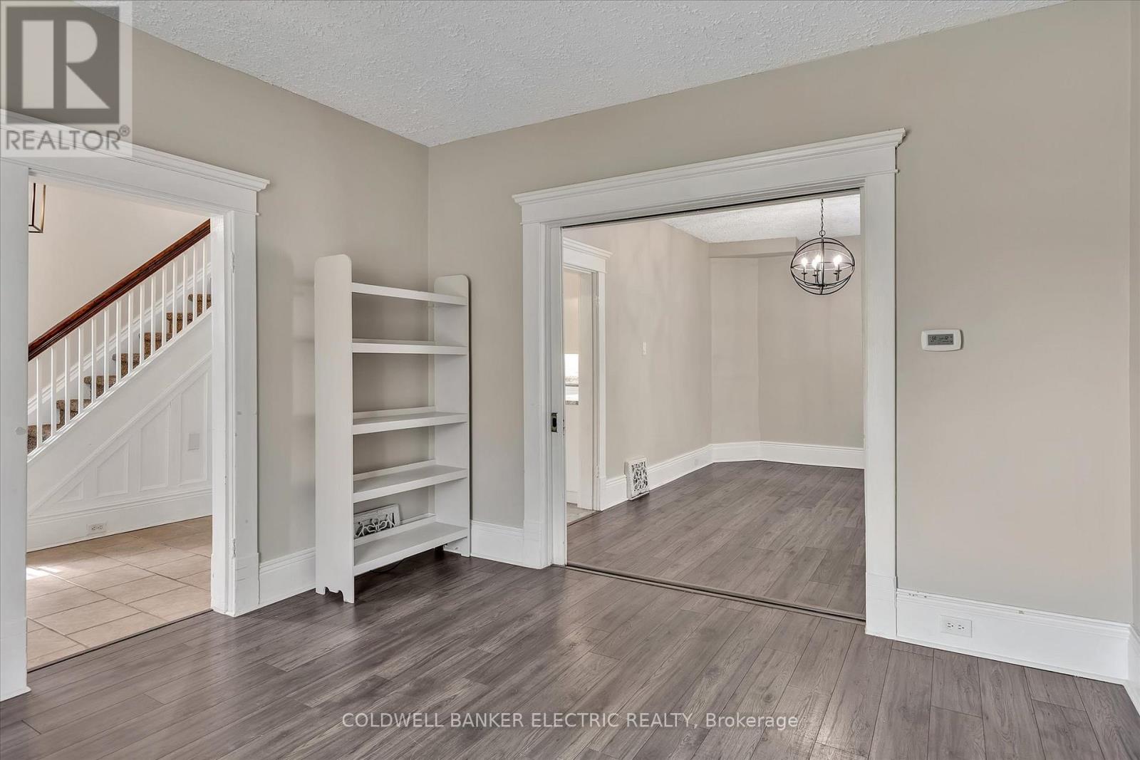 202 Braidwood Avenue, Peterborough South (West), Ontario  K9J 1V1 - Photo 6 - X12202357