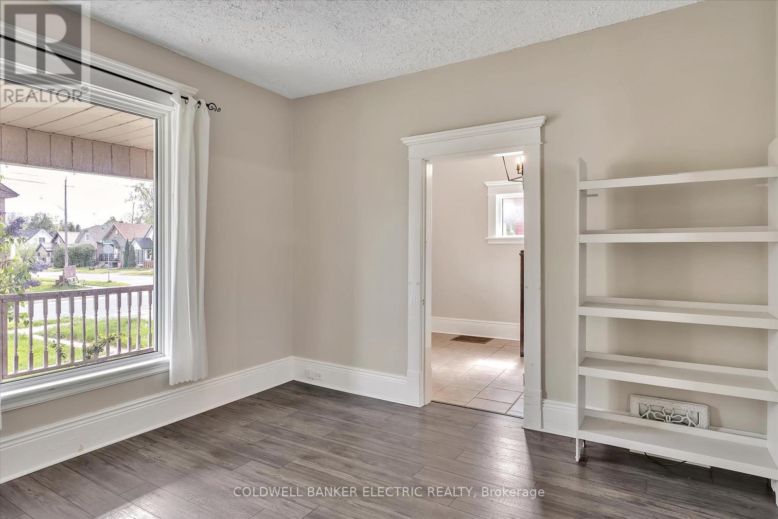 202 Braidwood Avenue, Peterborough South (West), Ontario  K9J 1V1 - Photo 7 - X12202357