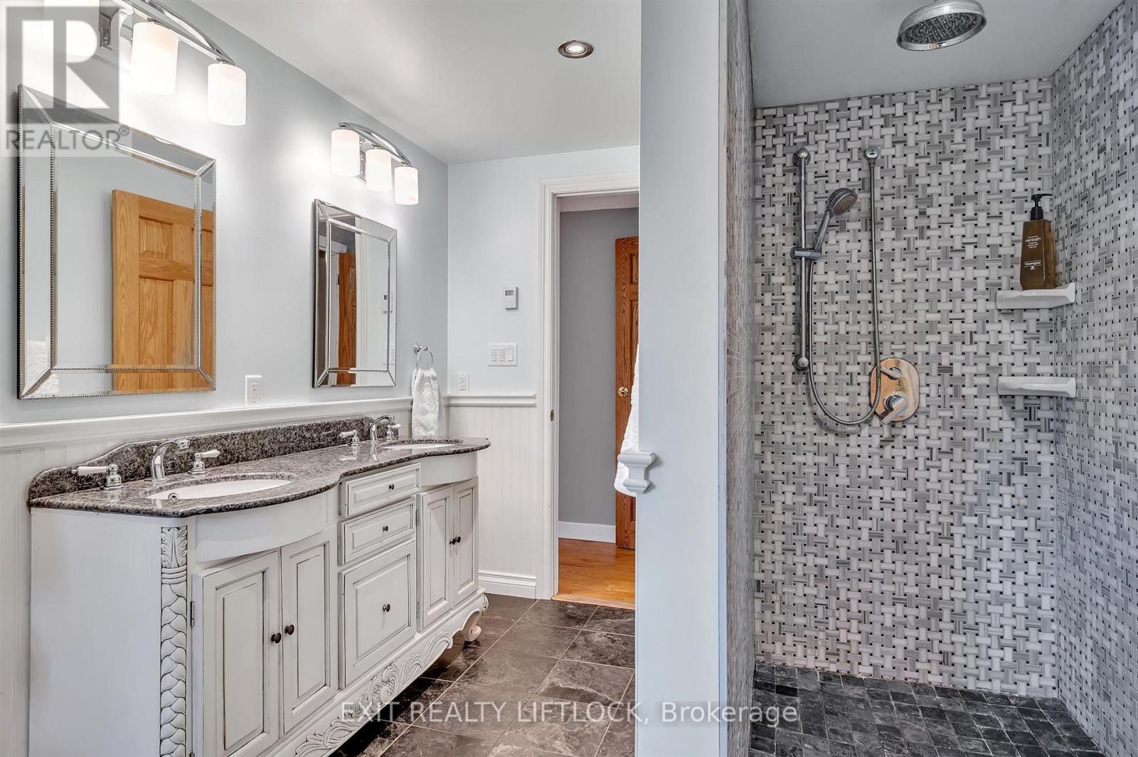 65 Kenrei Road, Kawartha Lakes (Fenelon), Ontario  K9V 4R1 - Photo 34 - X12202507