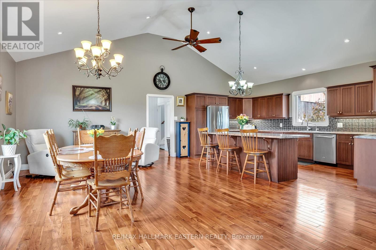 1963 Buckhorn Road, Selwyn, Ontario  K0L 2H0 - Photo 6 - X12202690