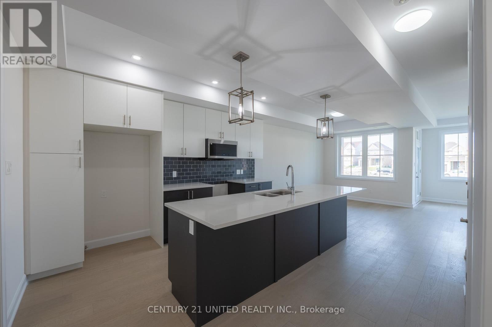 309 Mullighan Gardens, Peterborough North (North), Ontario  K9K 0G3 - Photo 4 - X12202746