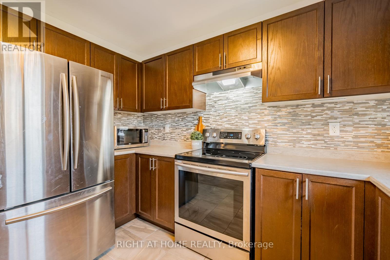 38 Claxton Crescent, Kawartha Lakes (Lindsay), Ontario  K9V 0N2 - Photo 13 - X12202966