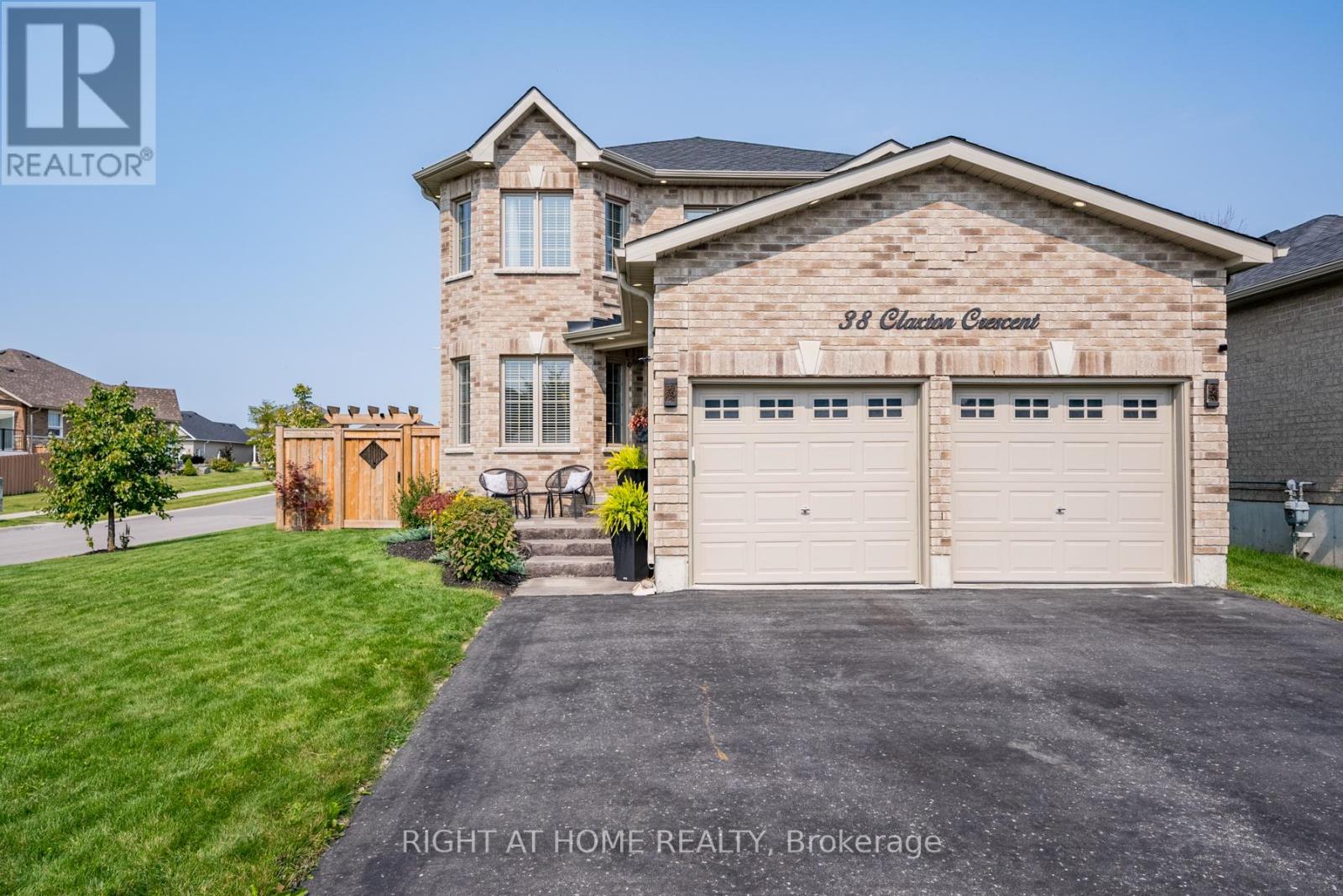 38 Claxton Crescent, Kawartha Lakes (Lindsay), Ontario  K9V 0N2 - Photo 2 - X12202966