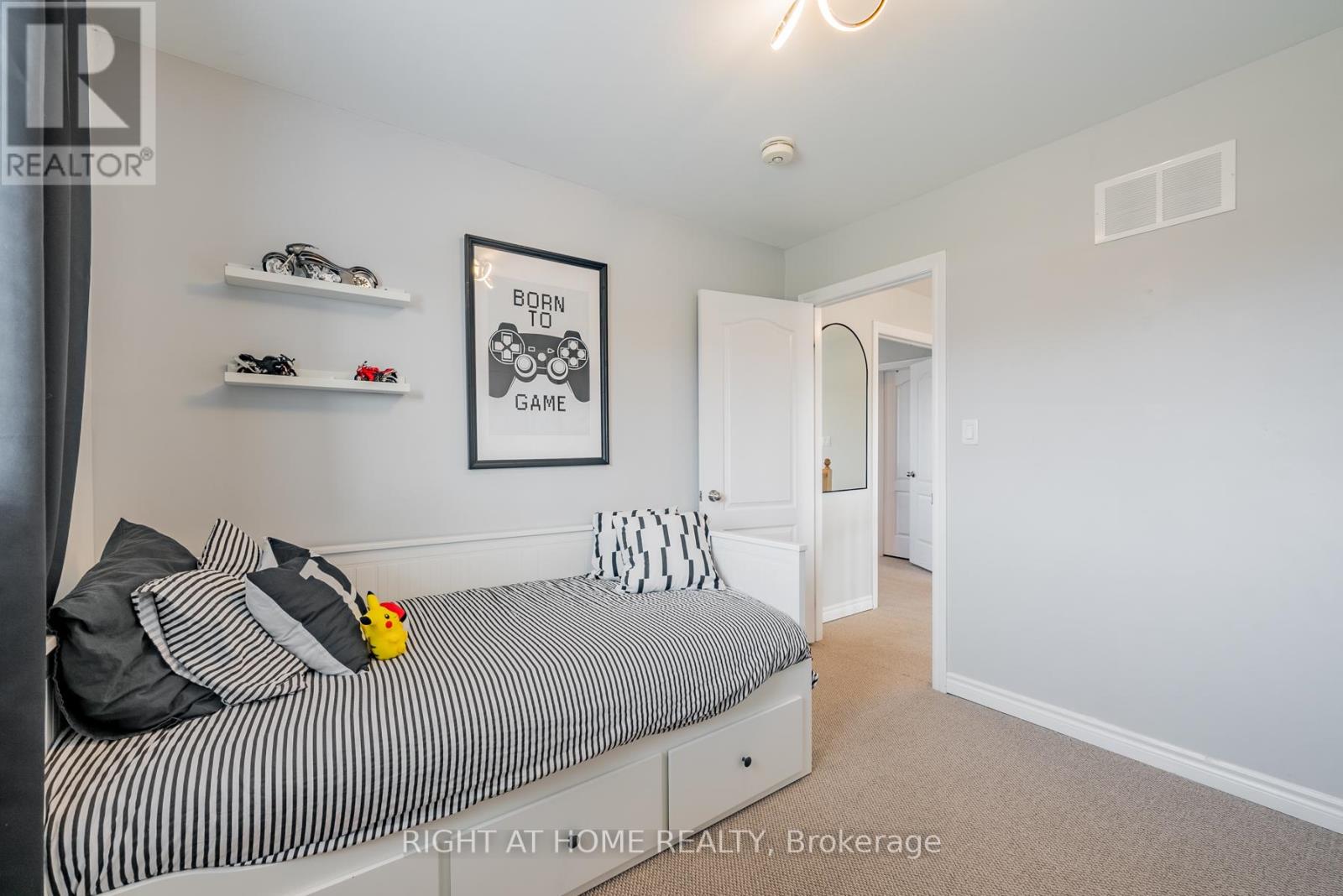 38 Claxton Crescent, Kawartha Lakes (Lindsay), Ontario  K9V 0N2 - Photo 34 - X12202966