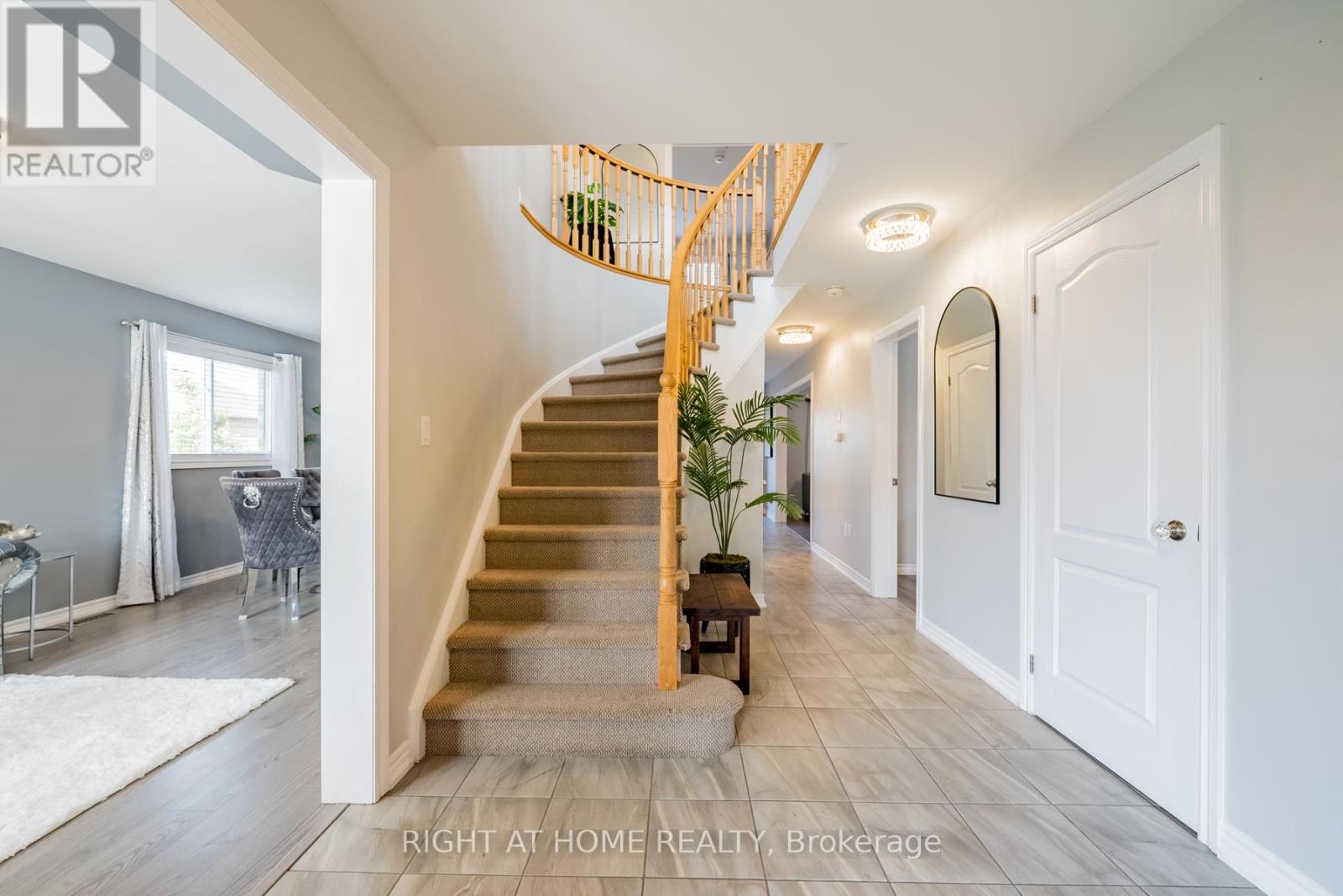 38 Claxton Crescent, Kawartha Lakes (Lindsay), Ontario  K9V 0N2 - Photo 6 - X12202966