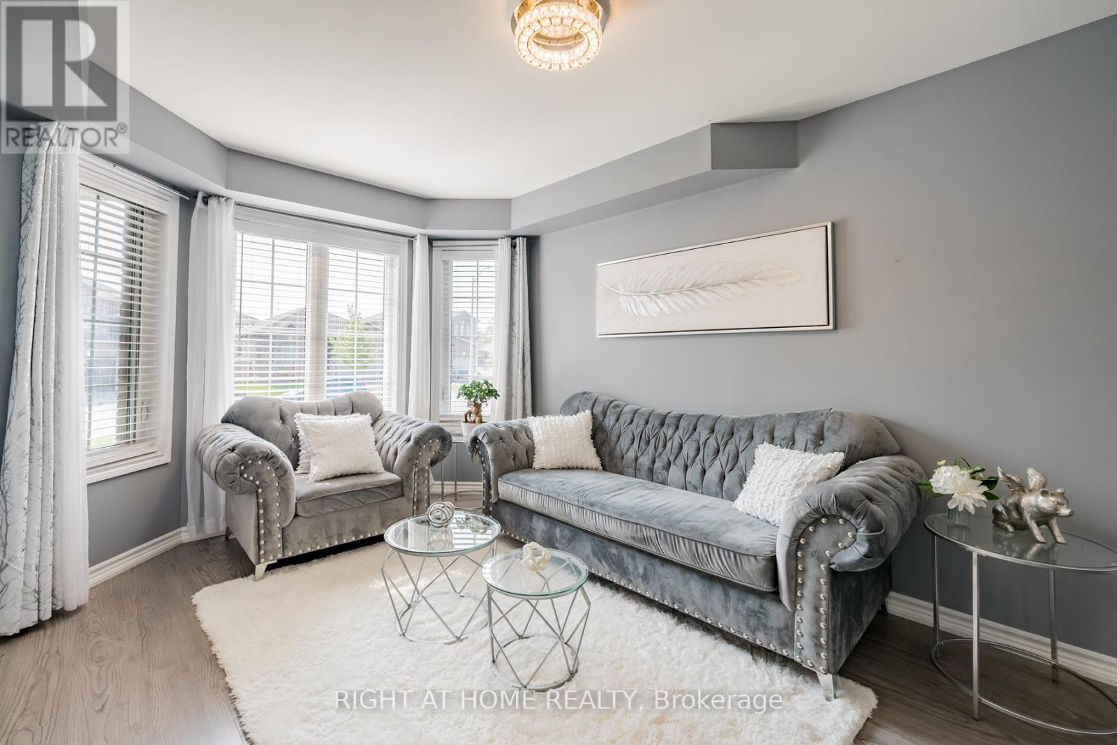 38 Claxton Crescent, Kawartha Lakes (Lindsay), Ontario  K9V 0N2 - Photo 8 - X12202966