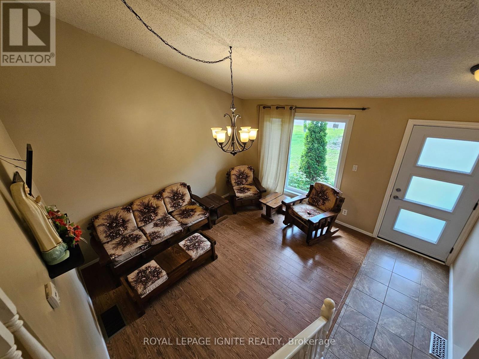 253 Woodland Drive N, Selwyn, Ontario  K9L 1P2 - Photo 3 - X12204506