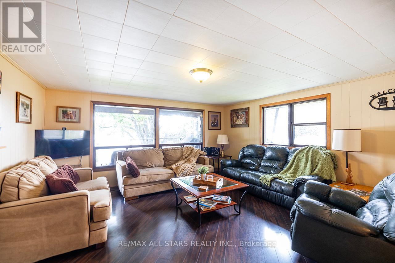 38 Riverside Drive, Kawartha Lakes (Lindsay), Ontario  K9V 0H6 - Photo 11 - X12207236