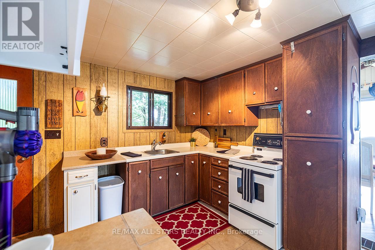 38 Riverside Drive, Kawartha Lakes (Lindsay), Ontario  K9V 0H6 - Photo 7 - X12207236