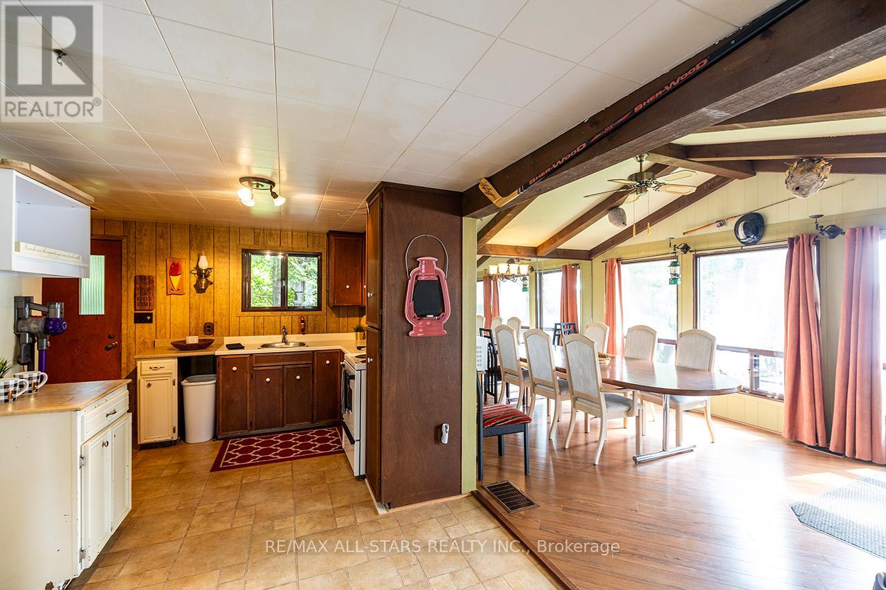 38 Riverside Drive, Kawartha Lakes (Lindsay), Ontario  K9V 0H6 - Photo 8 - X12207236