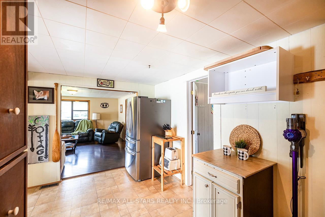 38 Riverside Drive, Kawartha Lakes (Lindsay), Ontario  K9V 0H6 - Photo 9 - X12207236