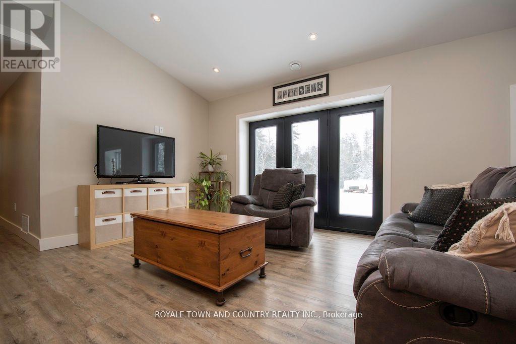 829 Peace Road, Kawartha Lakes (Emily), Ontario  K0L 2W0 - Photo 16 - X12207385