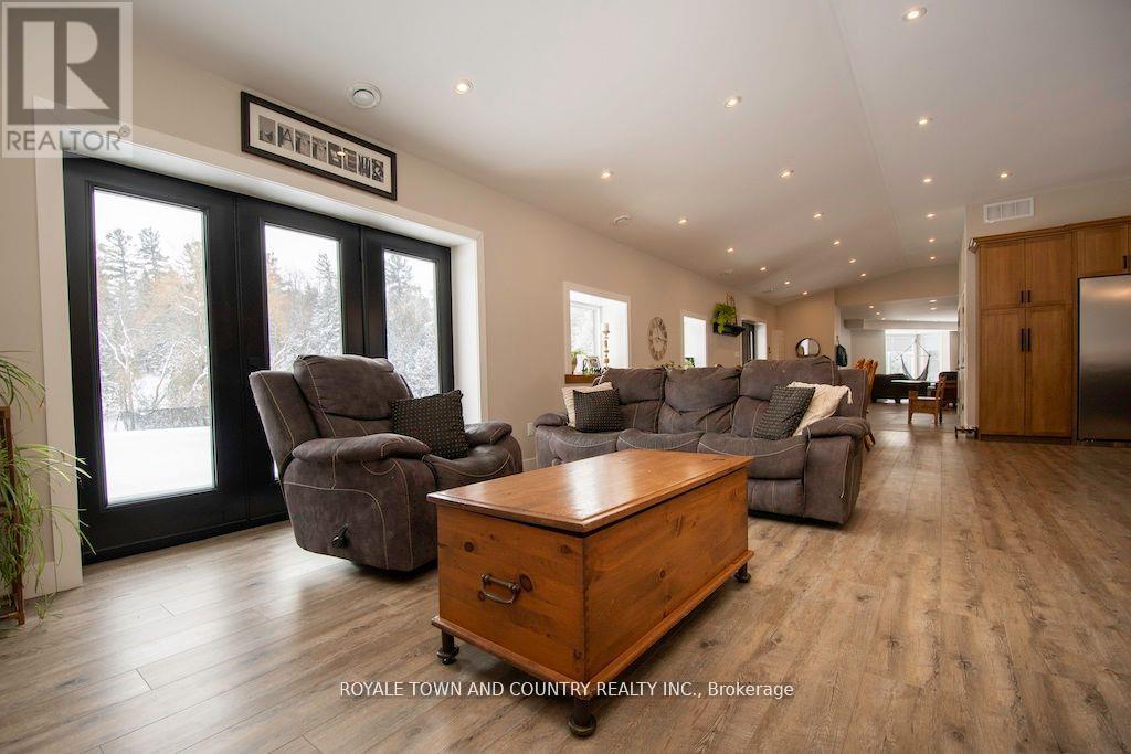 829 Peace Road, Kawartha Lakes (Emily), Ontario  K0L 2W0 - Photo 17 - X12207385