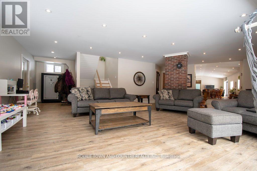 829 Peace Road, Kawartha Lakes (Emily), Ontario  K0L 2W0 - Photo 36 - X12207385