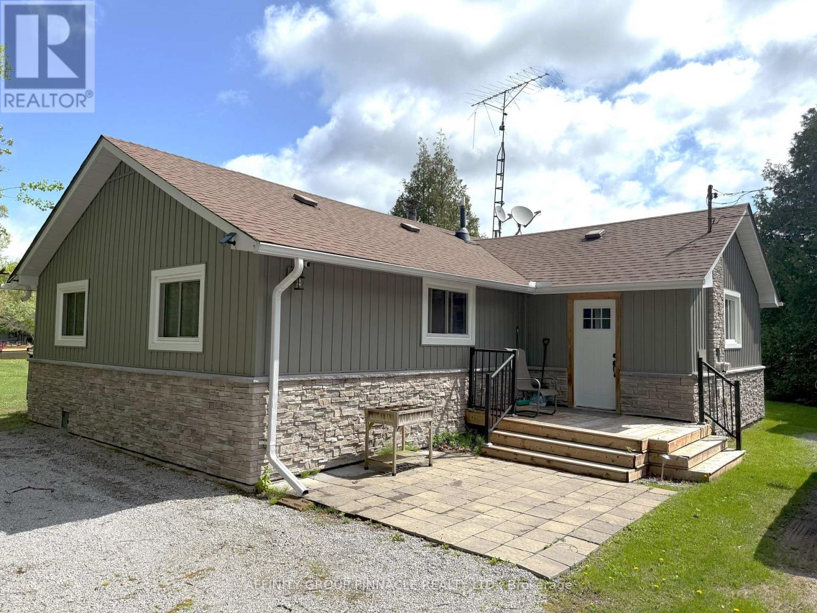 2473 Selwyn Bay Lane, Selwyn, Ontario  K0L 2H0 - Photo 1 - X12207842