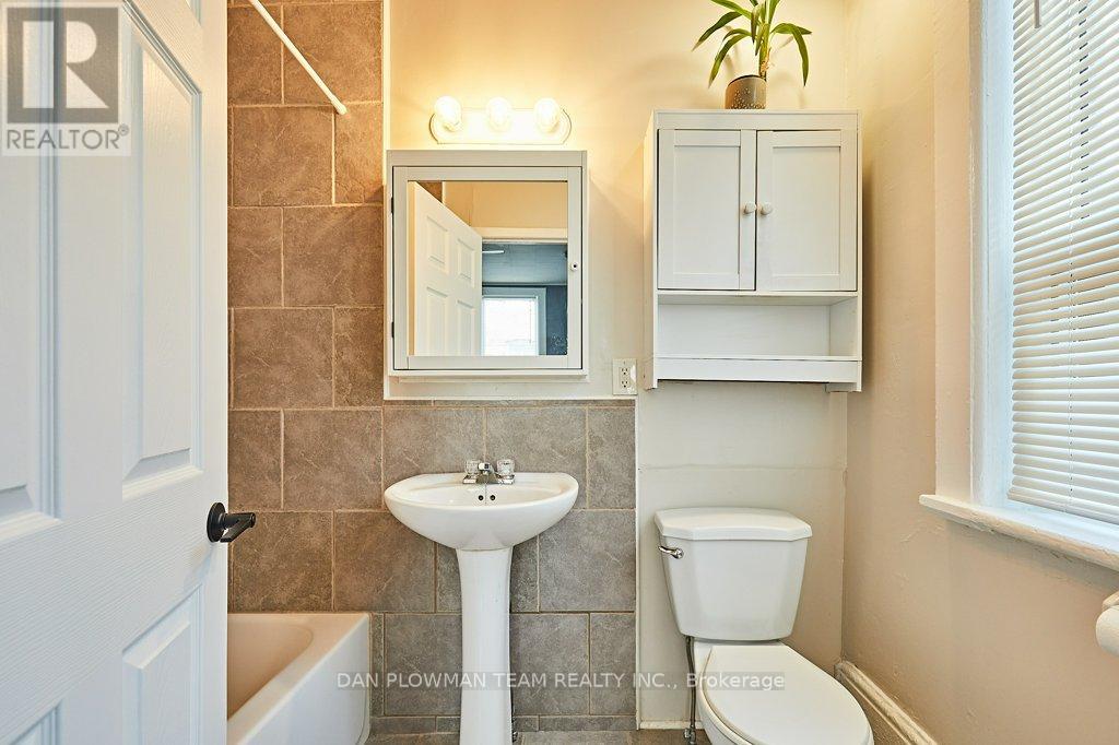 20 Queen Street, Kawartha Lakes (Lindsay), Ontario  K9V 1E9 - Photo 10 - X12207848