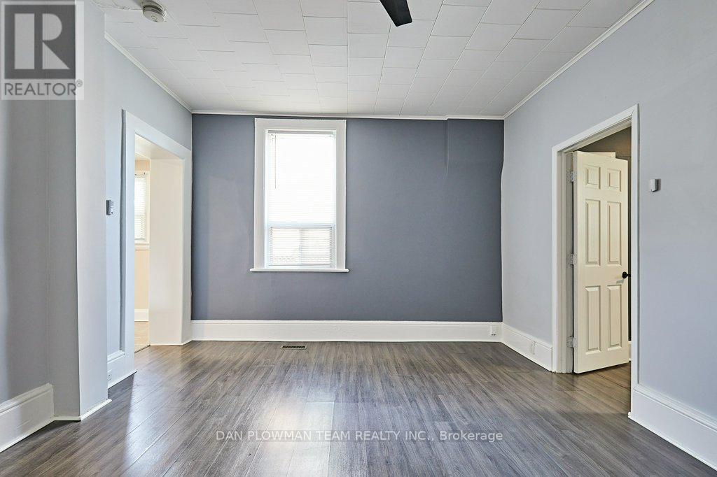 20 Queen Street, Kawartha Lakes (Lindsay), Ontario  K9V 1E9 - Photo 11 - X12207848