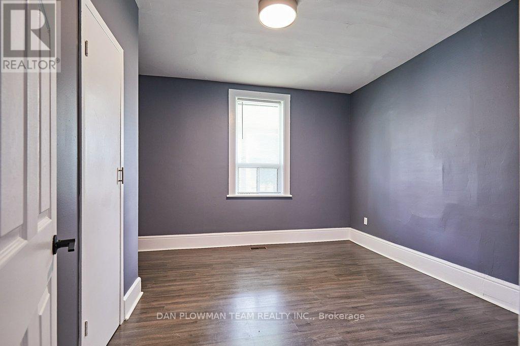 20 Queen Street, Kawartha Lakes (Lindsay), Ontario  K9V 1E9 - Photo 12 - X12207848