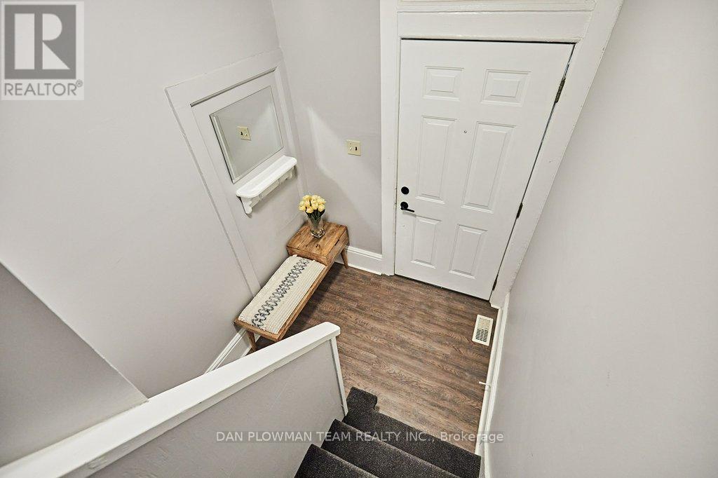 20 Queen Street, Kawartha Lakes (Lindsay), Ontario  K9V 1E9 - Photo 16 - X12207848