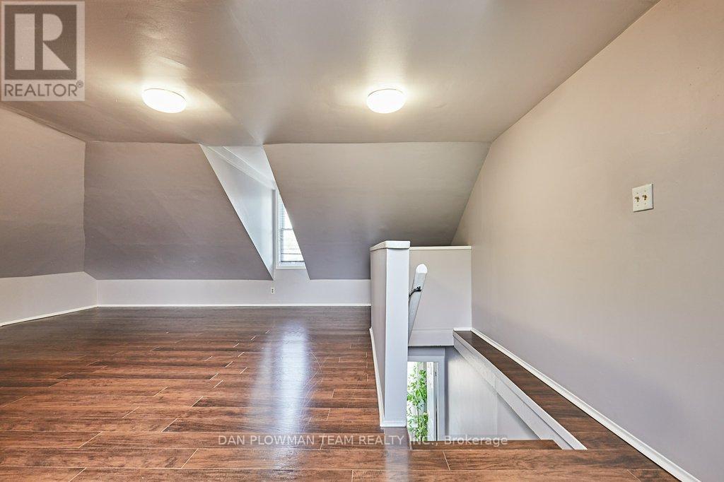 20 Queen Street, Kawartha Lakes (Lindsay), Ontario  K9V 1E9 - Photo 30 - X12207848