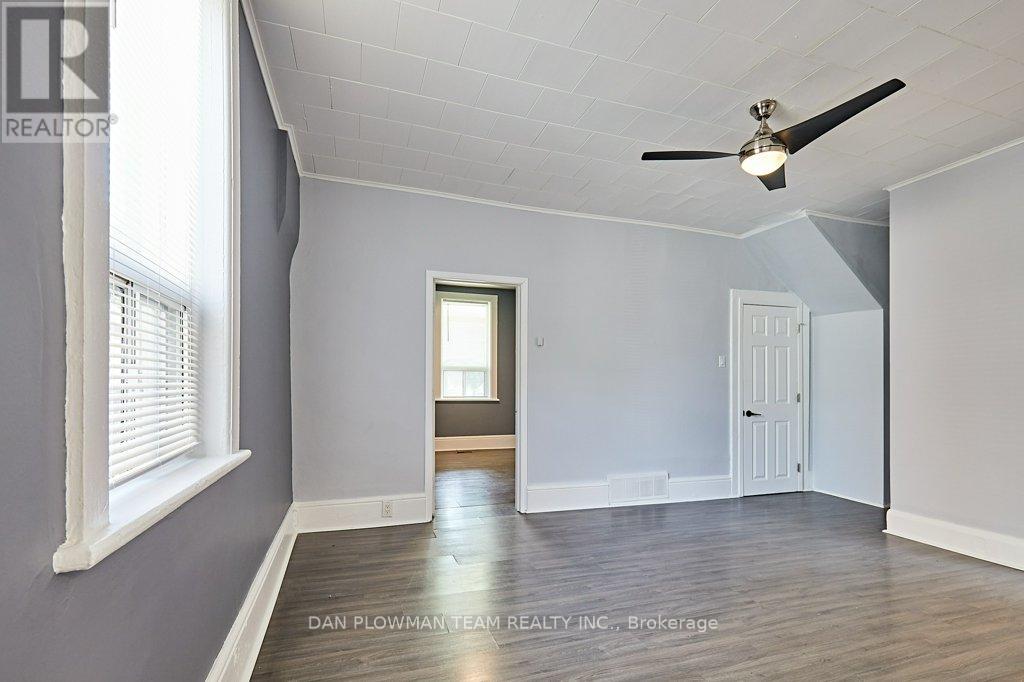 20 Queen Street, Kawartha Lakes (Lindsay), Ontario  K9V 1E9 - Photo 8 - X12207848