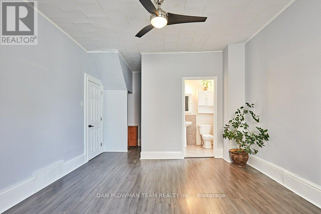 20 Queen Street, Kawartha Lakes (Lindsay), Ontario  K9V 1E9 - Photo 9 - X12207848