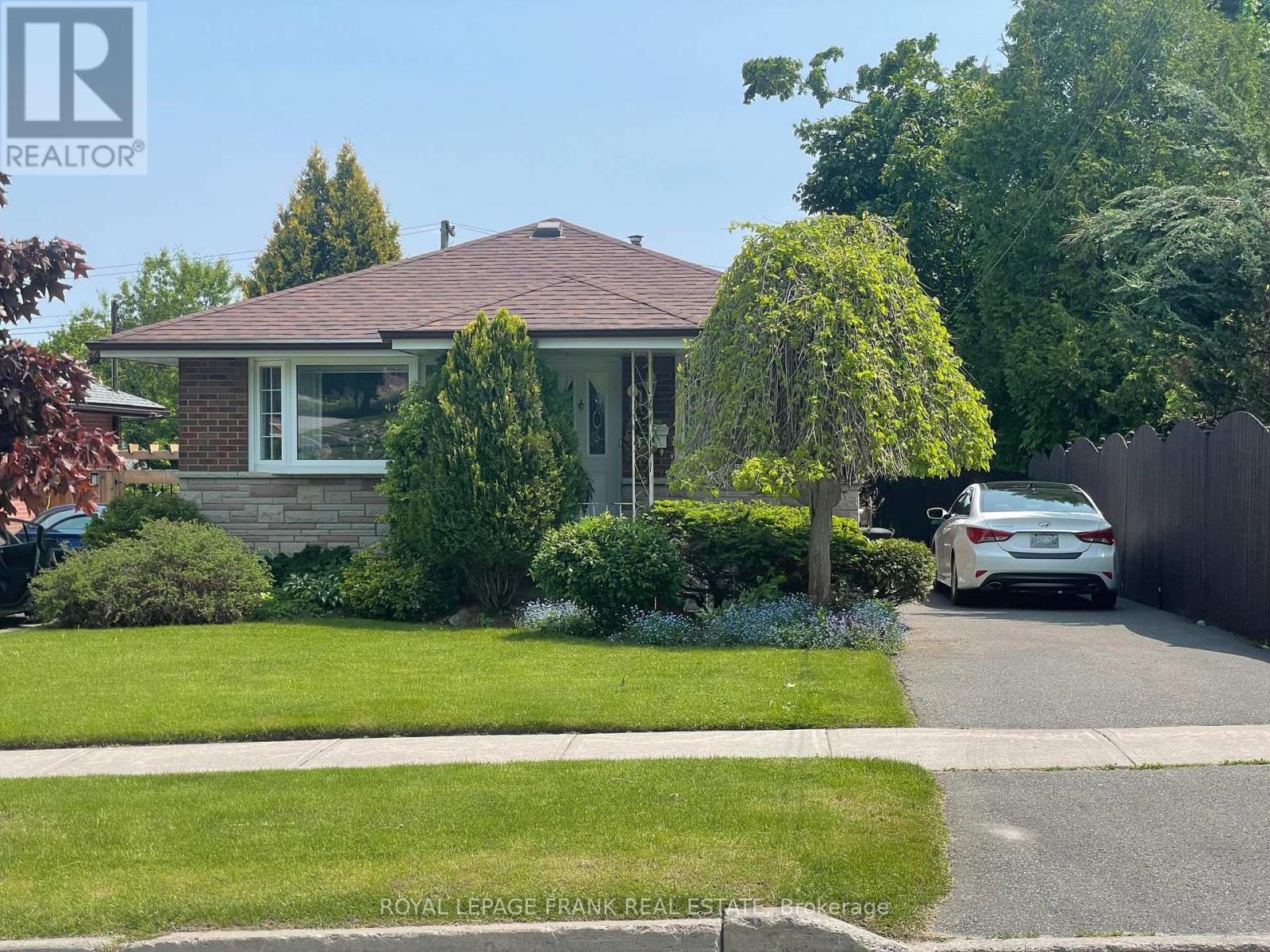 385 Bellevue Street, Peterborough North (South), Ontario  K9H 5G3 - Photo 1 - X12208839