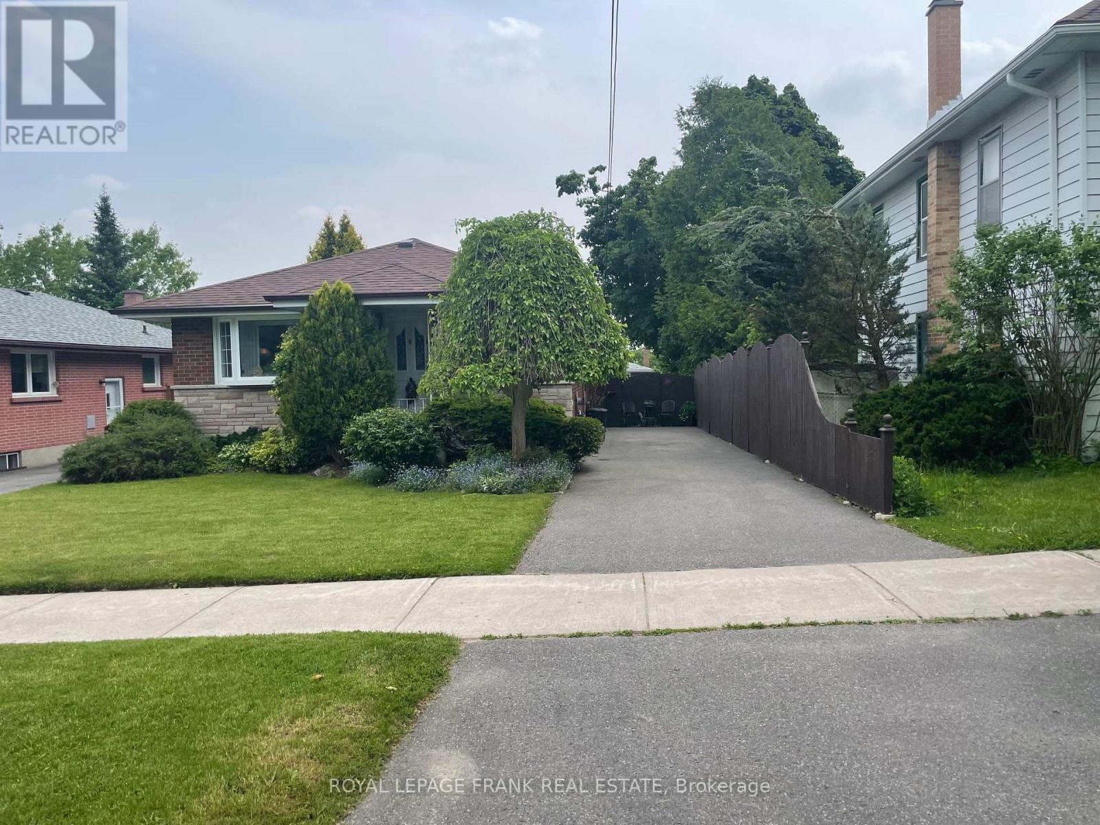 385 Bellevue Street, Peterborough North (South), Ontario  K9H 5G3 - Photo 3 - X12208839