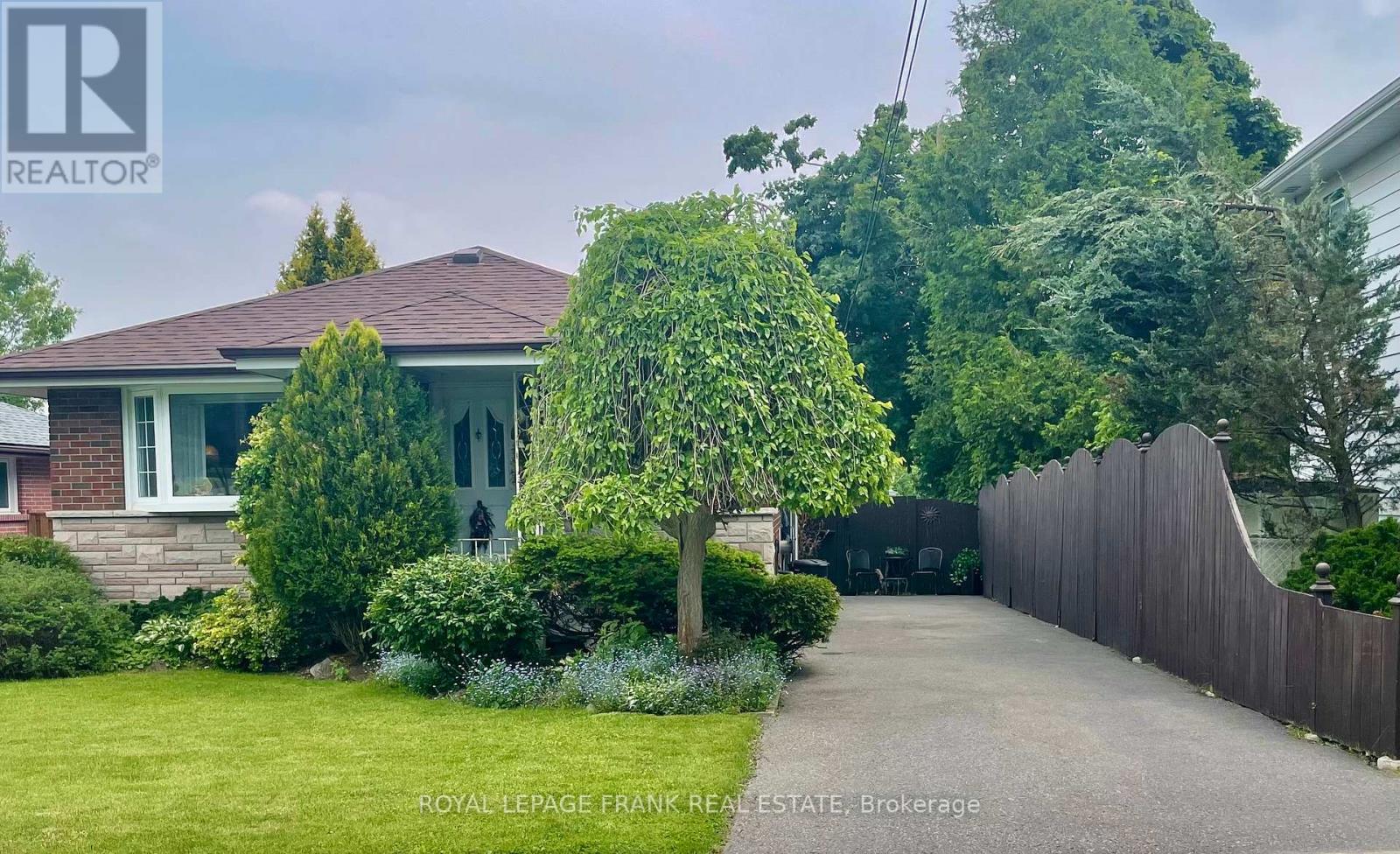 385 Bellevue Street, Peterborough North (South), Ontario  K9H 5G3 - Photo 4 - X12208839