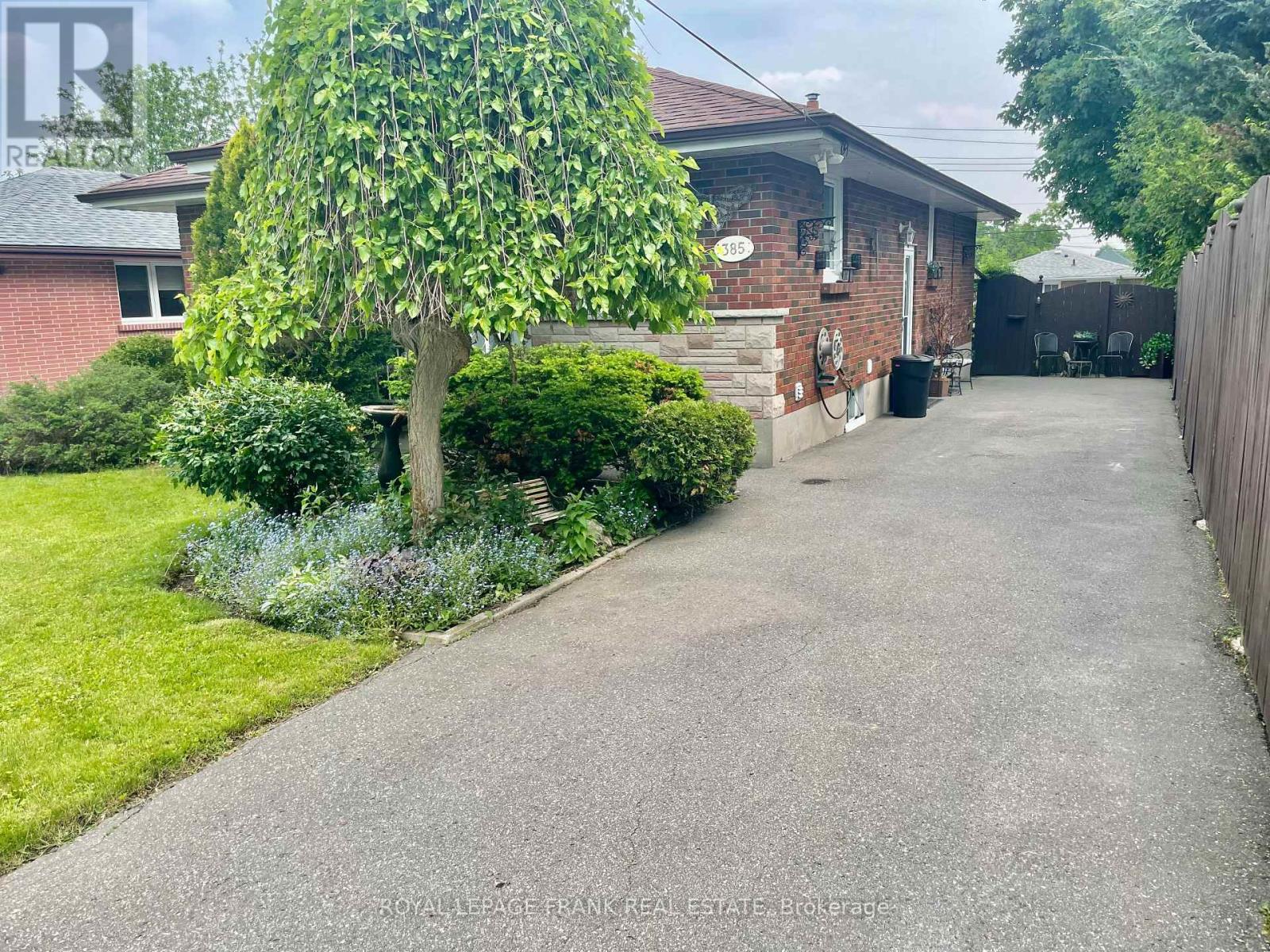 385 Bellevue Street, Peterborough North (South), Ontario  K9H 5G3 - Photo 5 - X12208839