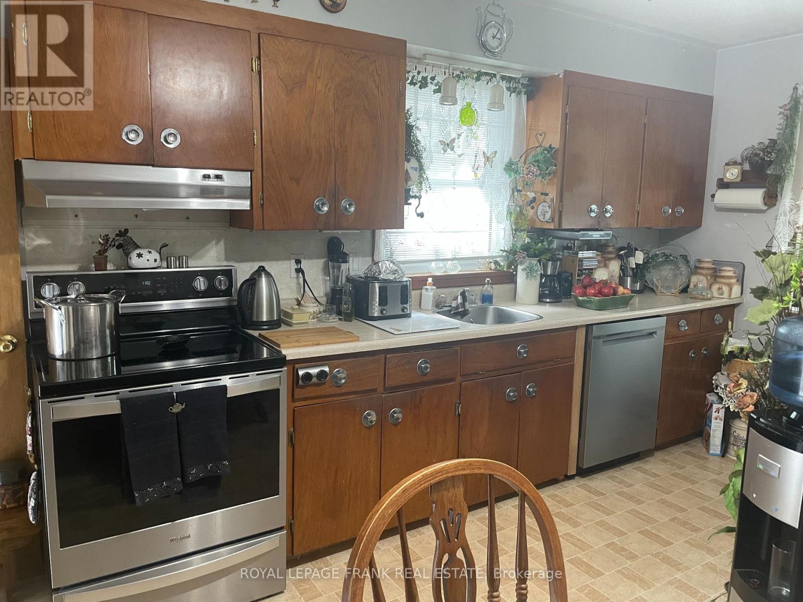 385 Bellevue Street, Peterborough North (South), Ontario  K9H 5G3 - Photo 7 - X12208839