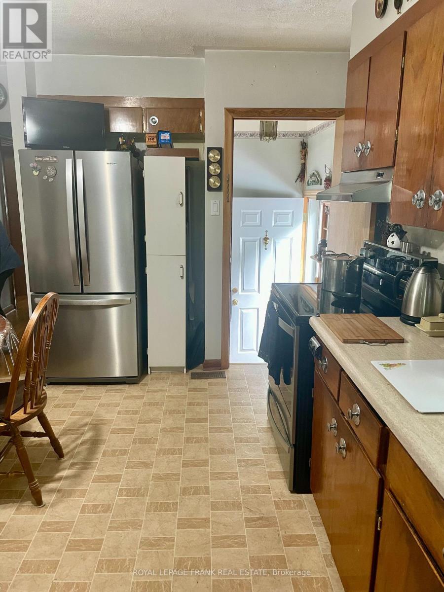 385 Bellevue Street, Peterborough North (South), Ontario  K9H 5G3 - Photo 8 - X12208839