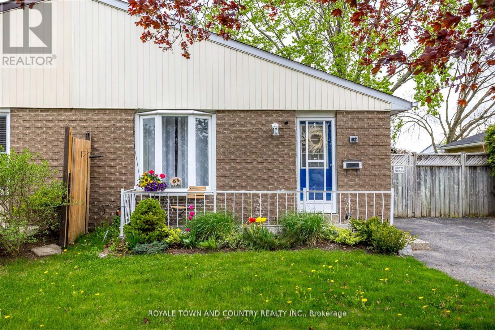 82 Orchard Park Road, Kawartha Lakes (Lindsay), Ontario  K9V 4V9 - Photo 1 - X12208843