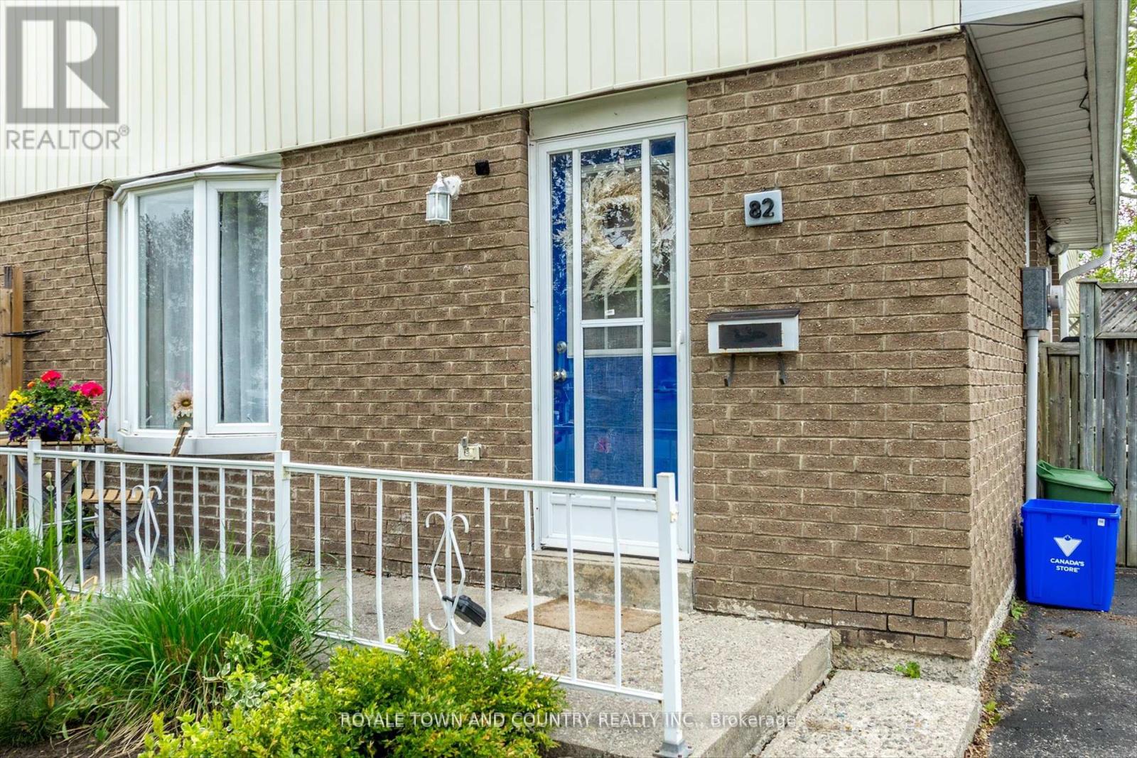 82 Orchard Park Road, Kawartha Lakes (Lindsay), Ontario  K9V 4V9 - Photo 2 - X12208843