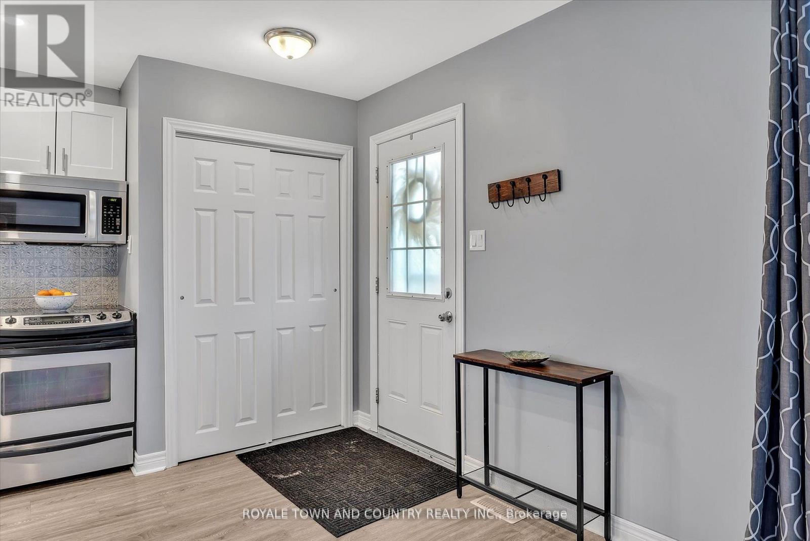 82 Orchard Park Road, Kawartha Lakes (Lindsay), Ontario  K9V 4V9 - Photo 4 - X12208843