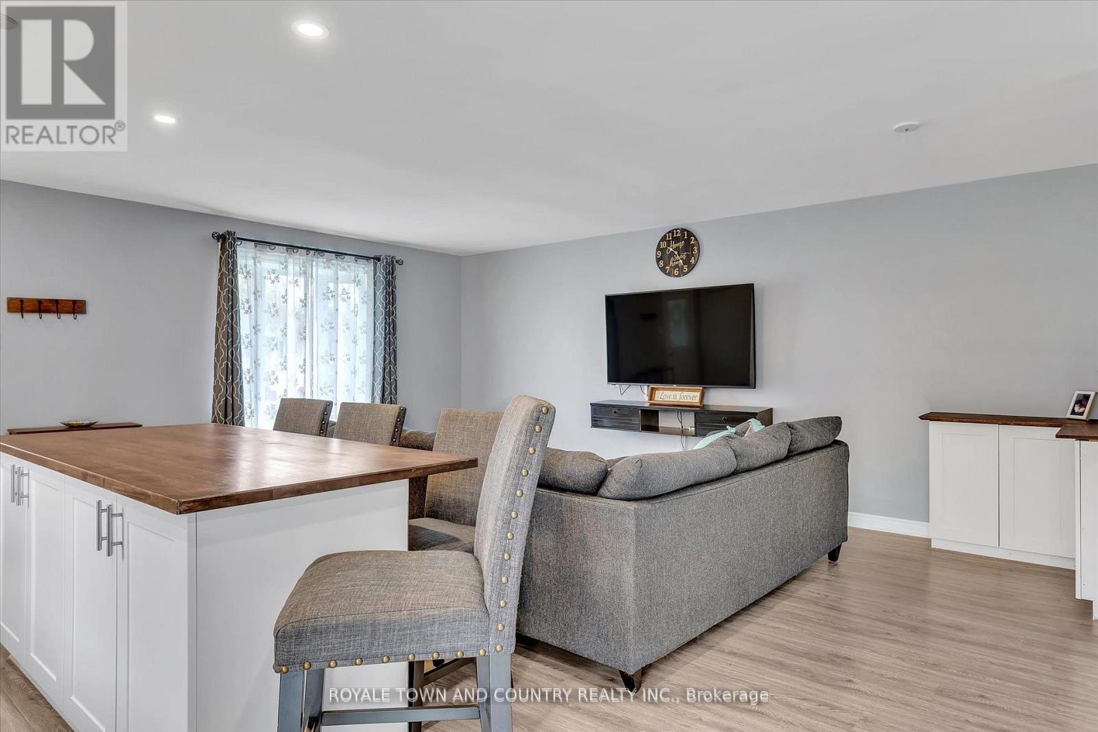82 Orchard Park Road, Kawartha Lakes (Lindsay), Ontario  K9V 4V9 - Photo 9 - X12208843