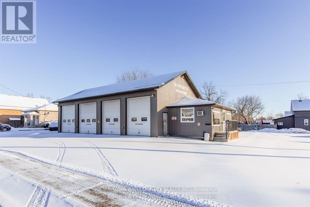 118 Queen Street N, Kawartha Lakes (Lindsay), Ontario  K9V 1G9 - Photo 12 - X12208855