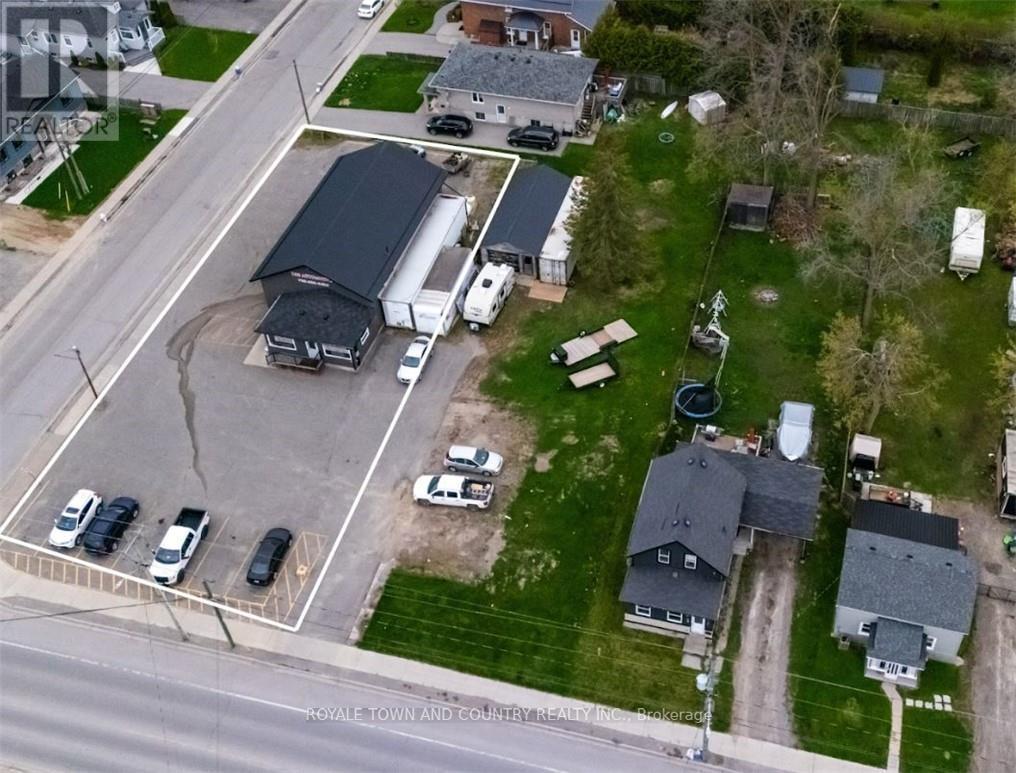 118 Queen Street N, Kawartha Lakes (Lindsay), Ontario  K9V 1G9 - Photo 2 - X12208855