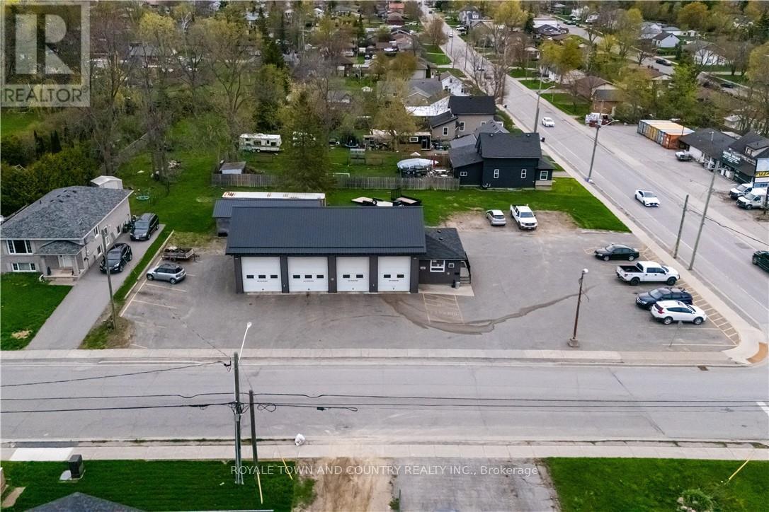 118 Queen Street N, Kawartha Lakes (Lindsay), Ontario  K9V 1G9 - Photo 3 - X12208855