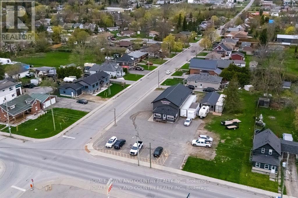 122 Queen Street, Kawartha Lakes (Lindsay), Ontario  K9V 1N3 - Photo 2 - X12208859
