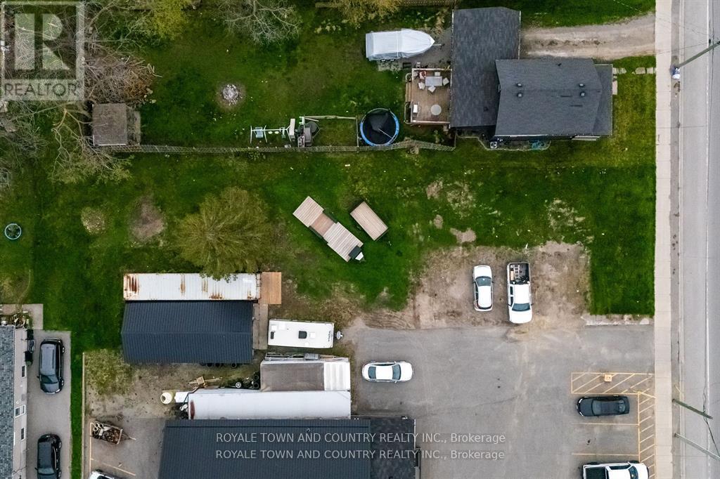 122 Queen Street, Kawartha Lakes (Lindsay), Ontario  K9V 1N3 - Photo 3 - X12208859