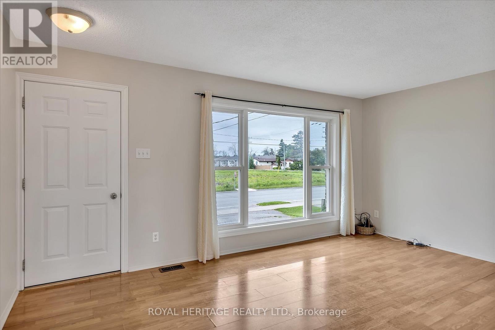 64 George Street W, Kawartha Lakes (Lindsay), Ontario  K9V 5H9 - Photo 10 - X12209745