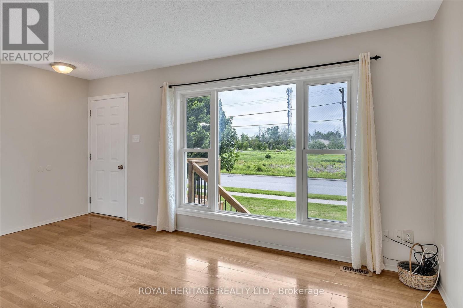 64 George Street W, Kawartha Lakes (Lindsay), Ontario  K9V 5H9 - Photo 12 - X12209745