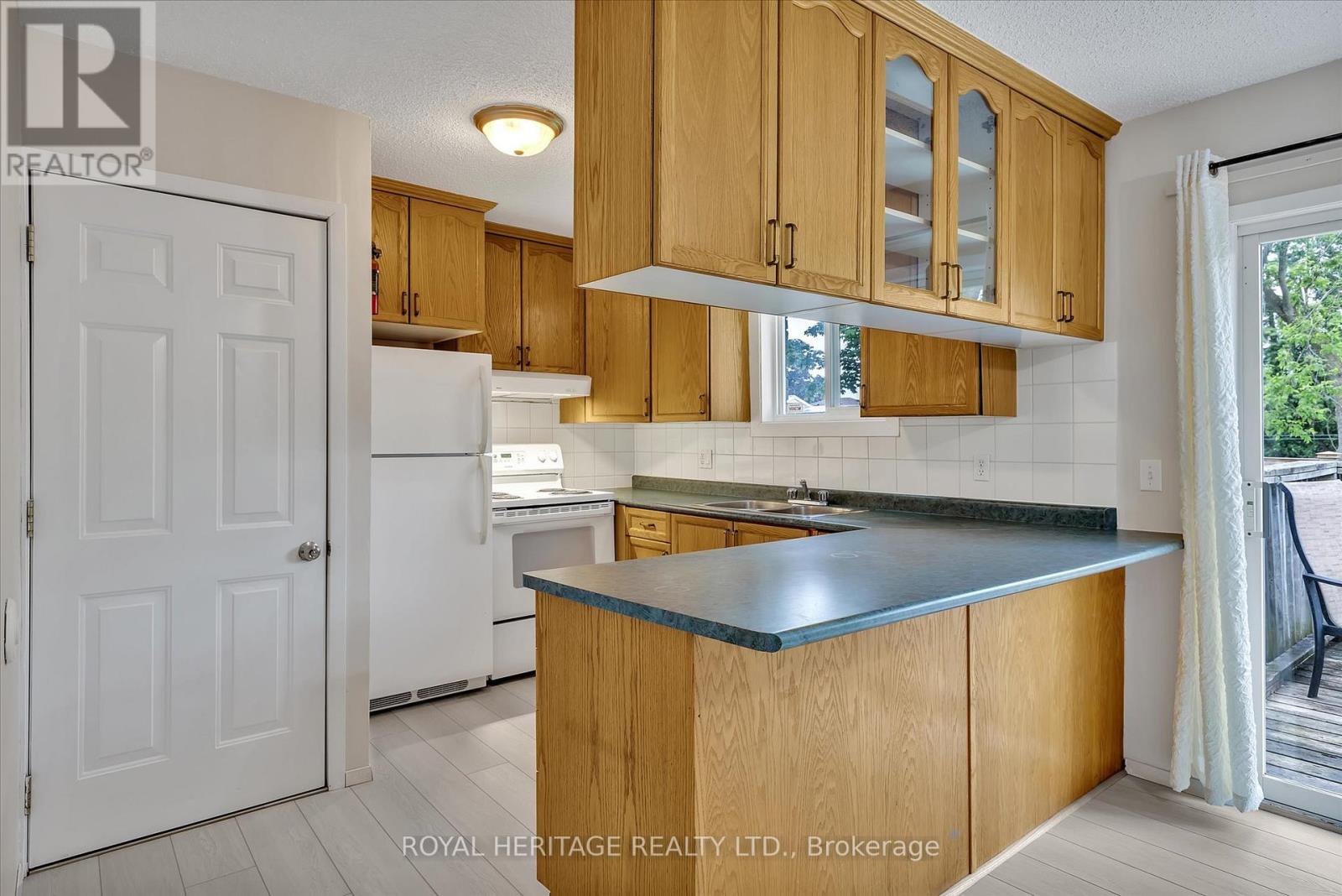 64 George Street W, Kawartha Lakes (Lindsay), Ontario  K9V 5H9 - Photo 14 - X12209745
